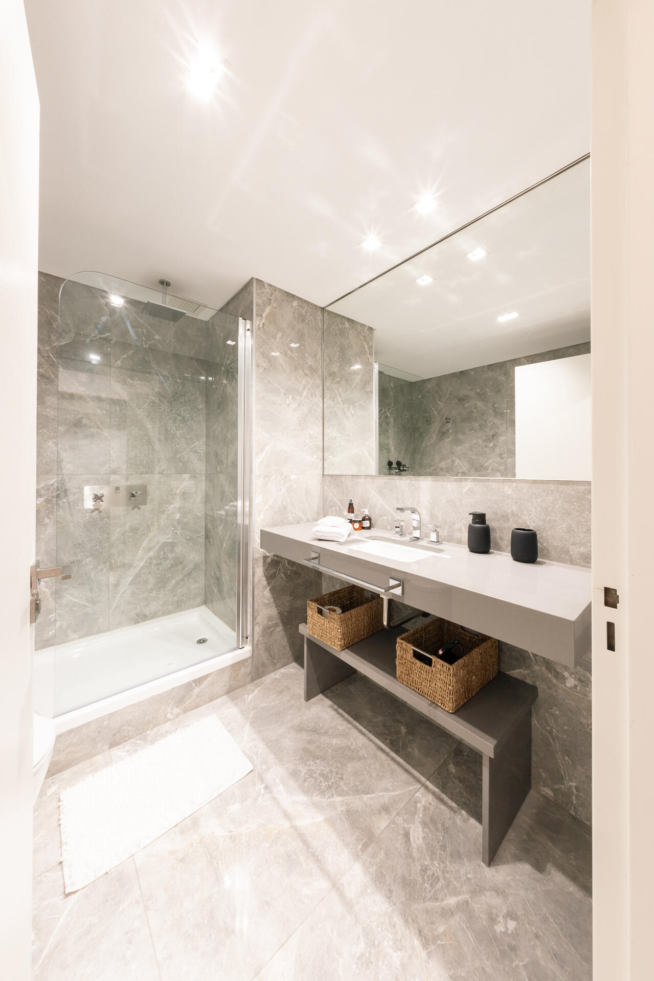 Baño elegante y simple